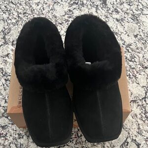 Black Sheepskin-Lined Slippers